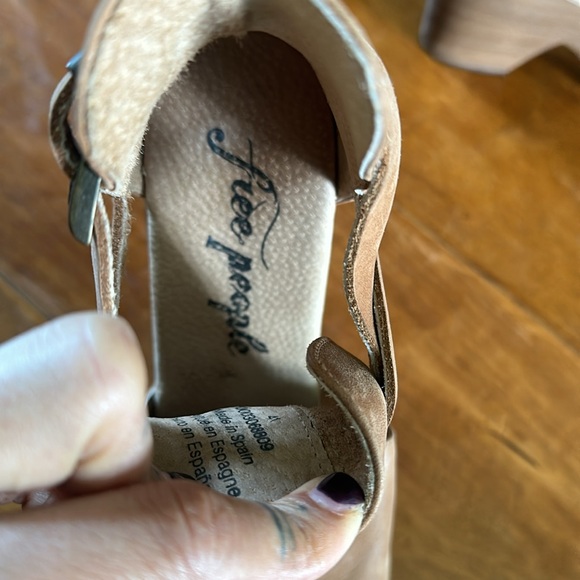 FREE PEOPLE LEATHER CEDAR CLOG - Picture 3 of 6